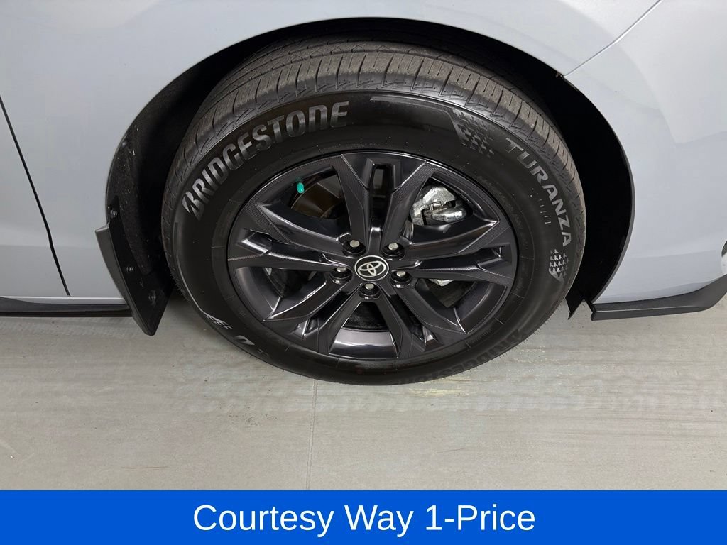 Used 2025 Toyota Sienna XSE AWD/4WD image 12