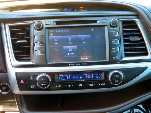 Used 2018 Toyota Highlander XLE image 35