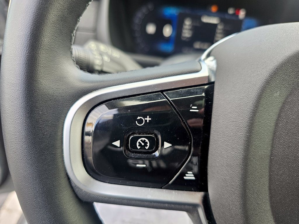 Certified 2025 Volvo XC90 B5 Core AWD/4WD image 20