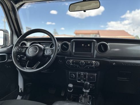 Used 2023 Jeep Wrangler Unlimited image 16