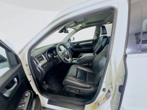 Used 2018 Toyota Highlander XLE image 13