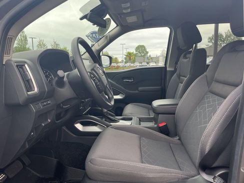 Used 2025 Nissan Frontier SV AWD/4WD image 4