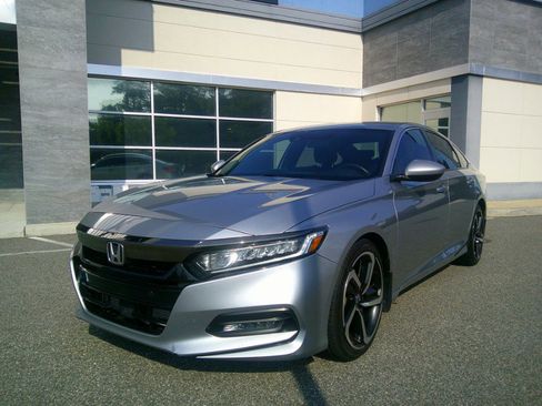 Used 2018 Honda Accord Sport image 4