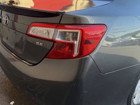 Used 2014 Toyota Camry SE w/ Moonroof Package FWD image 39
