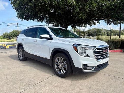 Used 2024 GMC Terrain SLT FWD image 1