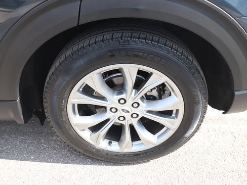 Used 2024 Ford Explorer XLT w/ Equipment Group 202A RWD image 16