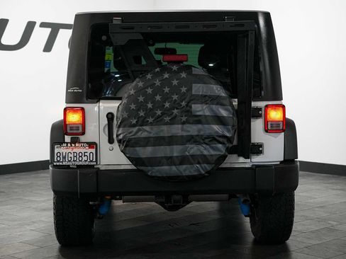 Used 2017 Jeep Wrangler Unlimited Sport w/ Quick Order Package 24S AWD/4WD image 4