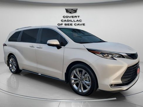 Used 2023 Toyota Sienna Platinum image 1