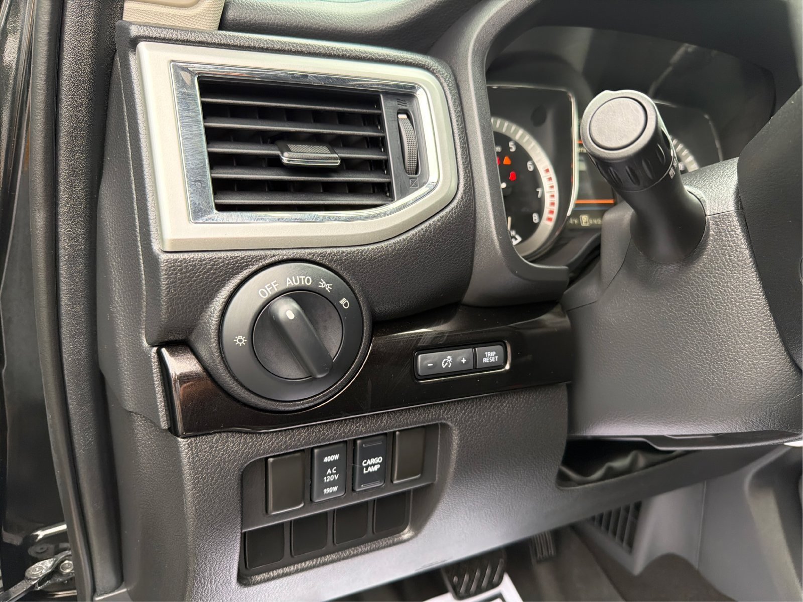 Used 2019 Nissan Titan SV w/ SV Convenience Package AWD/4WD image 19