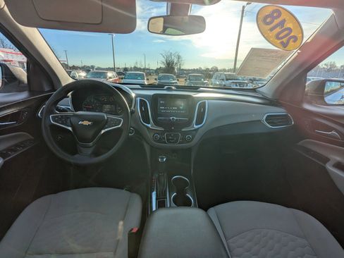 Used 2018 Chevrolet Equinox LS image 12