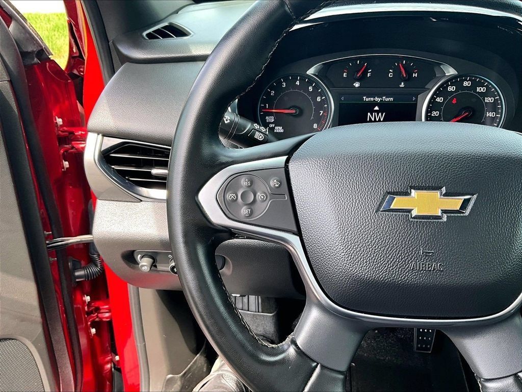 Used 2023 Chevrolet Traverse LT AWD/4WD image 24
