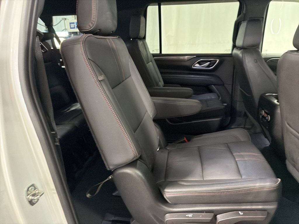 Certified 2022 Chevrolet Suburban RST w/ Luxury Package AWD/4WD image 18
