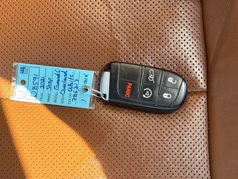 Used 2021 Jeep Grand Cherokee Overland AWD/4WD image 29