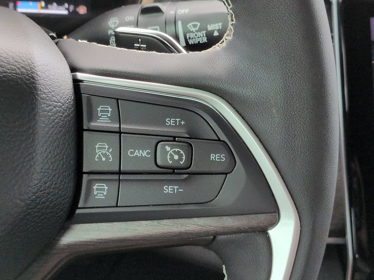 Used 2025 Jeep Grand Cherokee Limited AWD/4WD image 27