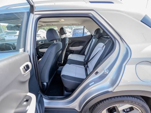 Used 2024 Hyundai Venue SEL image 12