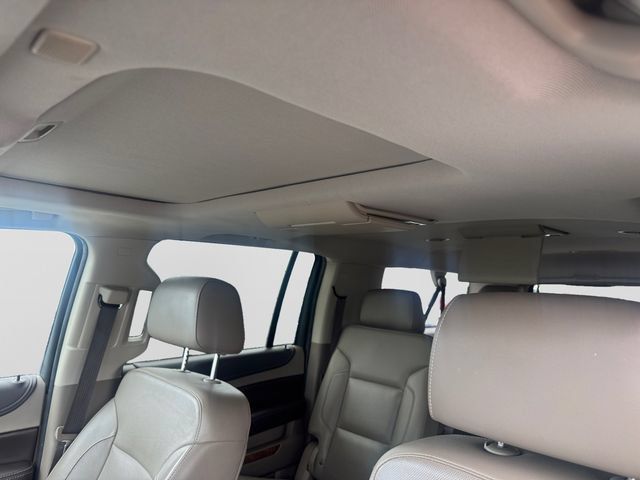 Used 2018 Chevrolet Suburban Premier RWD image 12