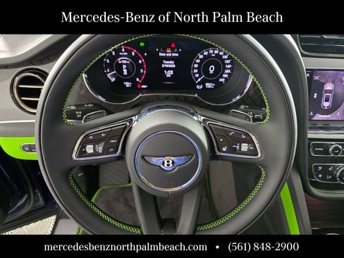 Used 2025 Bentley Bentayga image 19