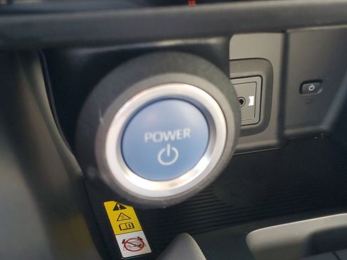 Certified 2022 Toyota Venza LE image 31