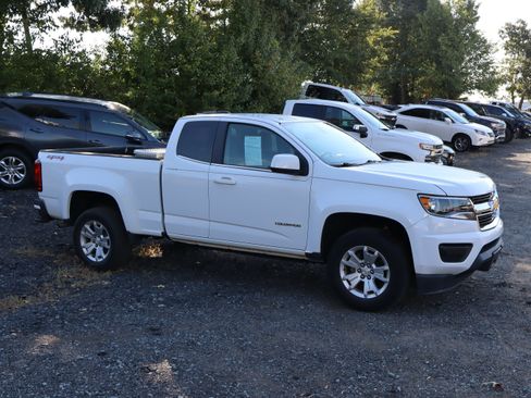 Used 2018 Chevrolet Colorado LT AWD/4WD image 2