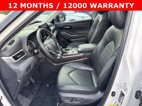 Used 2022 Toyota Highlander XLE image 14