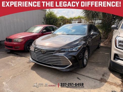 Used 2019 Toyota Avalon XLE w/ Moonroof Package FWD image 1