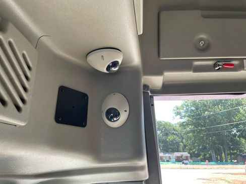 Used 2015 Chevrolet Express 4500 w/ Shuttle Bus Package RWD image 26
