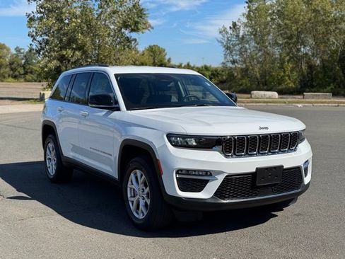 Certified 2022 Jeep Grand Cherokee Limited AWD/4WD image 7