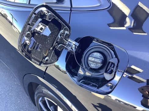 Used 2025 Toyota Prius Plug-In Hybrid image 21