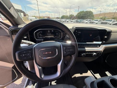 Used 2023 GMC Sierra 1500 SLT w/ X31 Off-Road Package AWD/4WD image 12