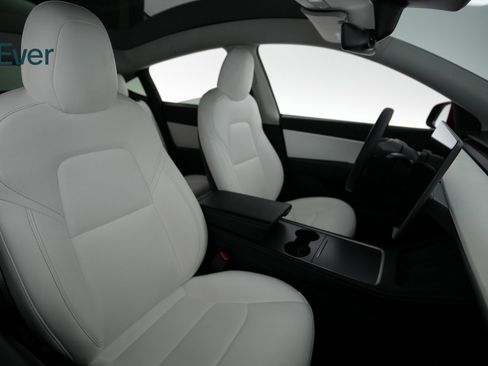 Used 2021 Tesla Model Y Long Range image 9