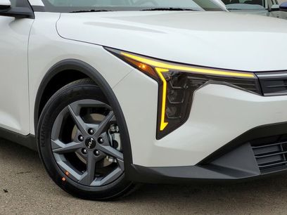 New 2025 Kia K4 LXS