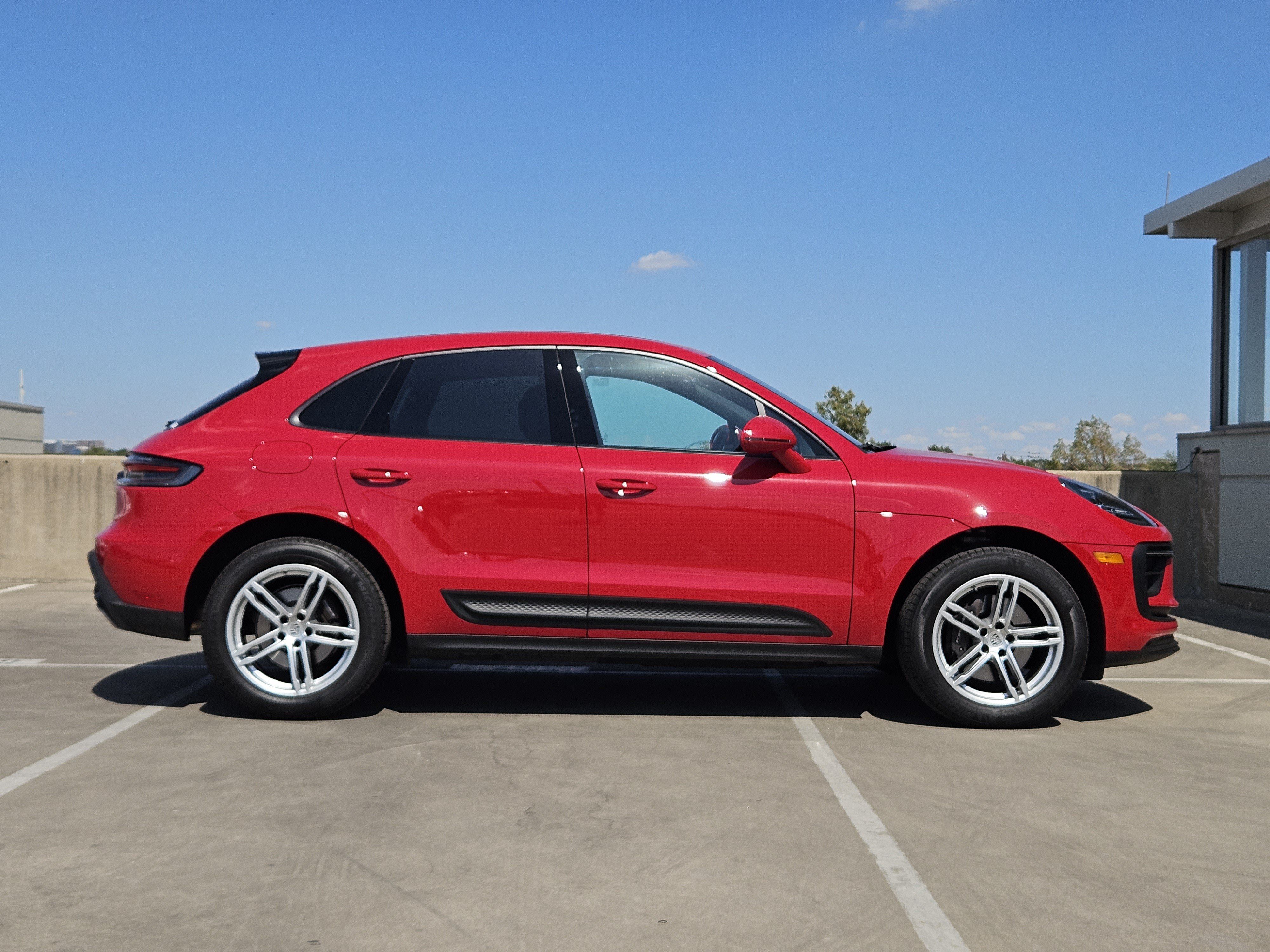 Certified 2026 Porsche Macan AWD/4WD image 9