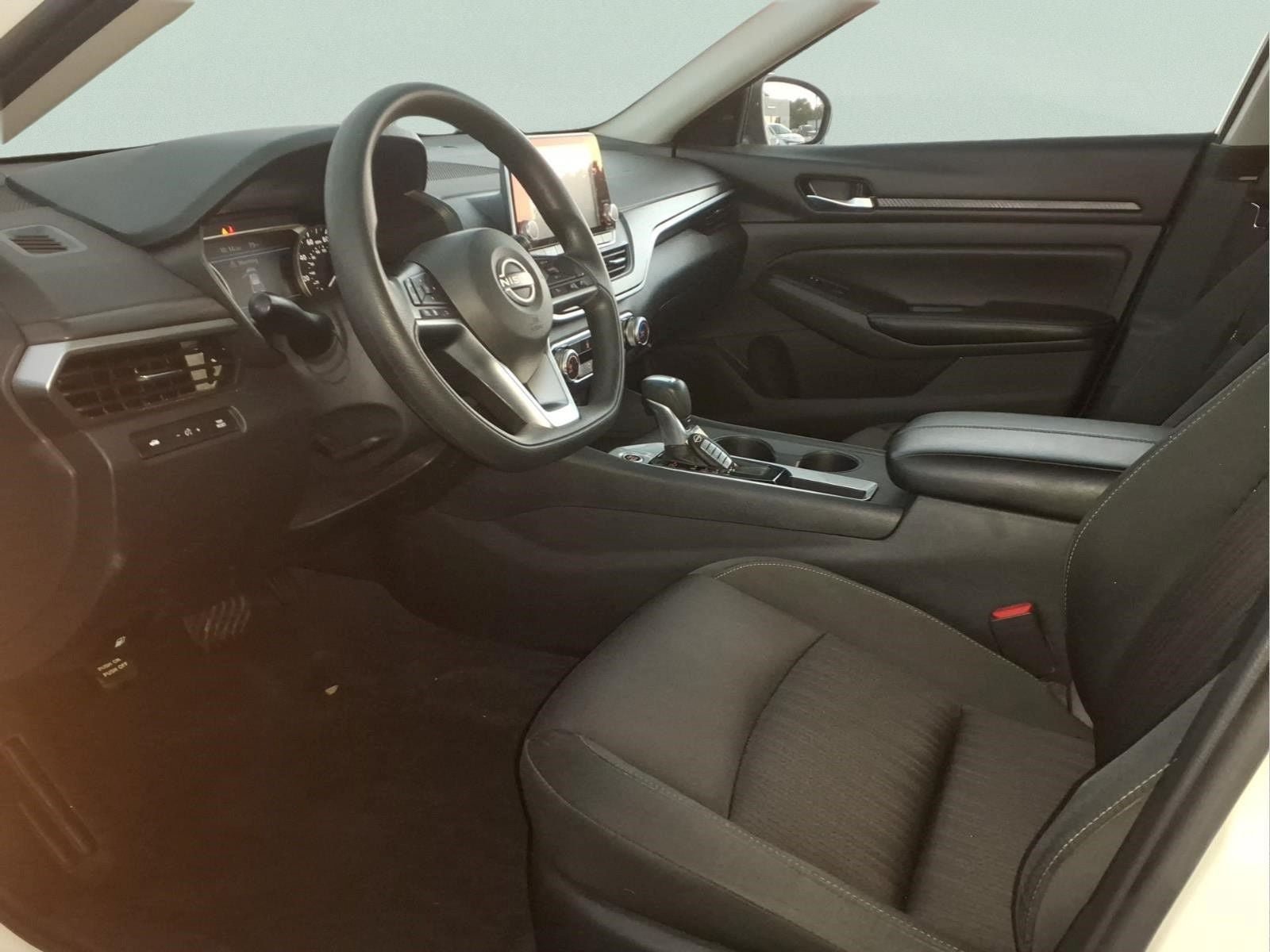 Used 2025 Nissan Altima 2.5 SV FWD image 21