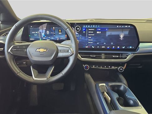 Used 2024 Chevrolet Equinox EV LT AWD/4WD image 9