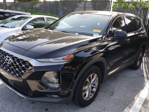 Used 2019 Hyundai Santa Fe SEL FWD image 2