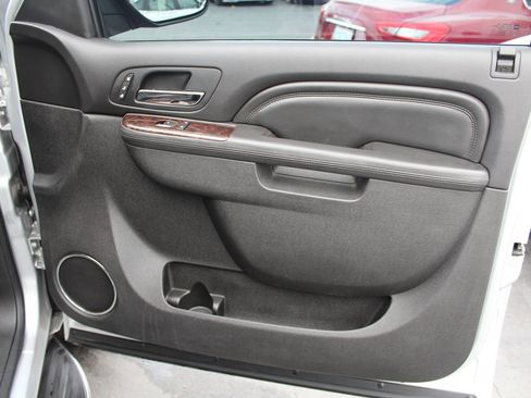 Used 2014 GMC Yukon XL Denali image 21