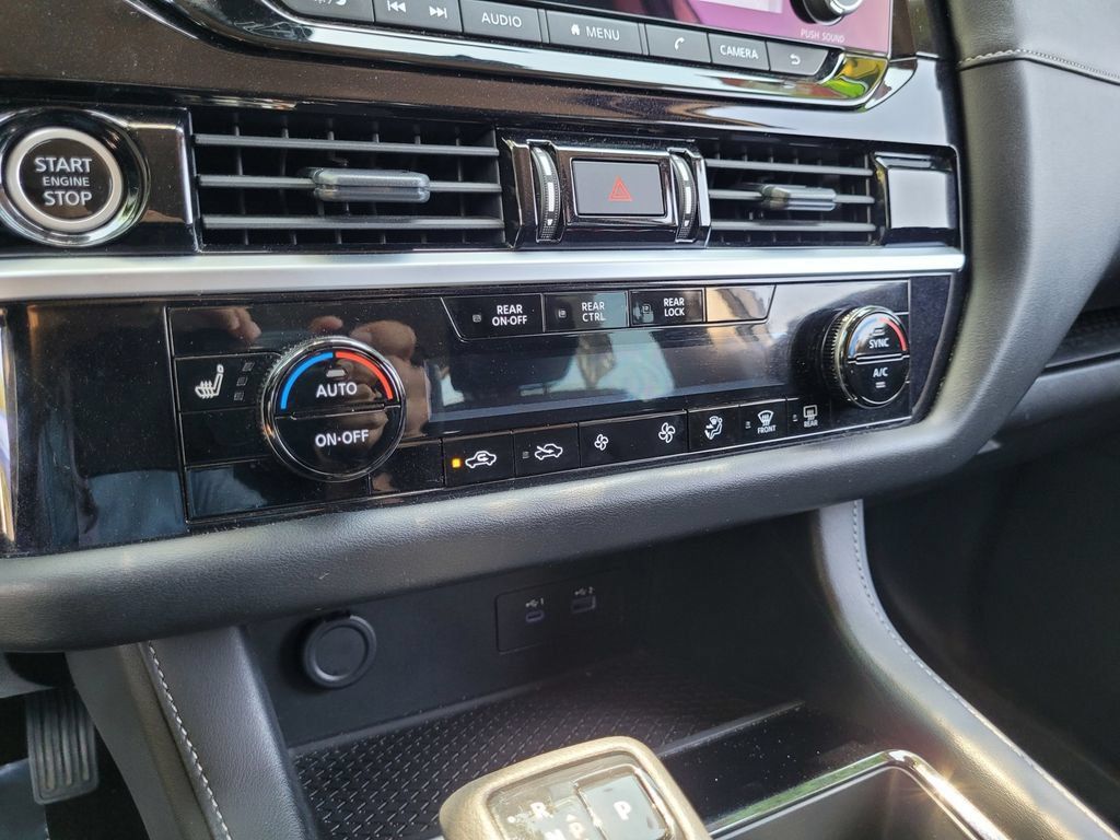 Used 2024 Nissan Pathfinder SV AWD/4WD image 21