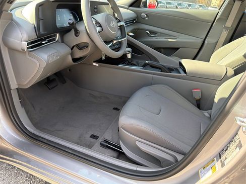 New 2026 Hyundai Elantra SE image 9