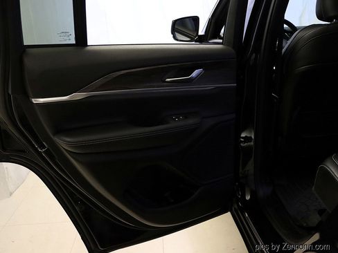 Used 2024 Jeep Grand Cherokee Limited image 24