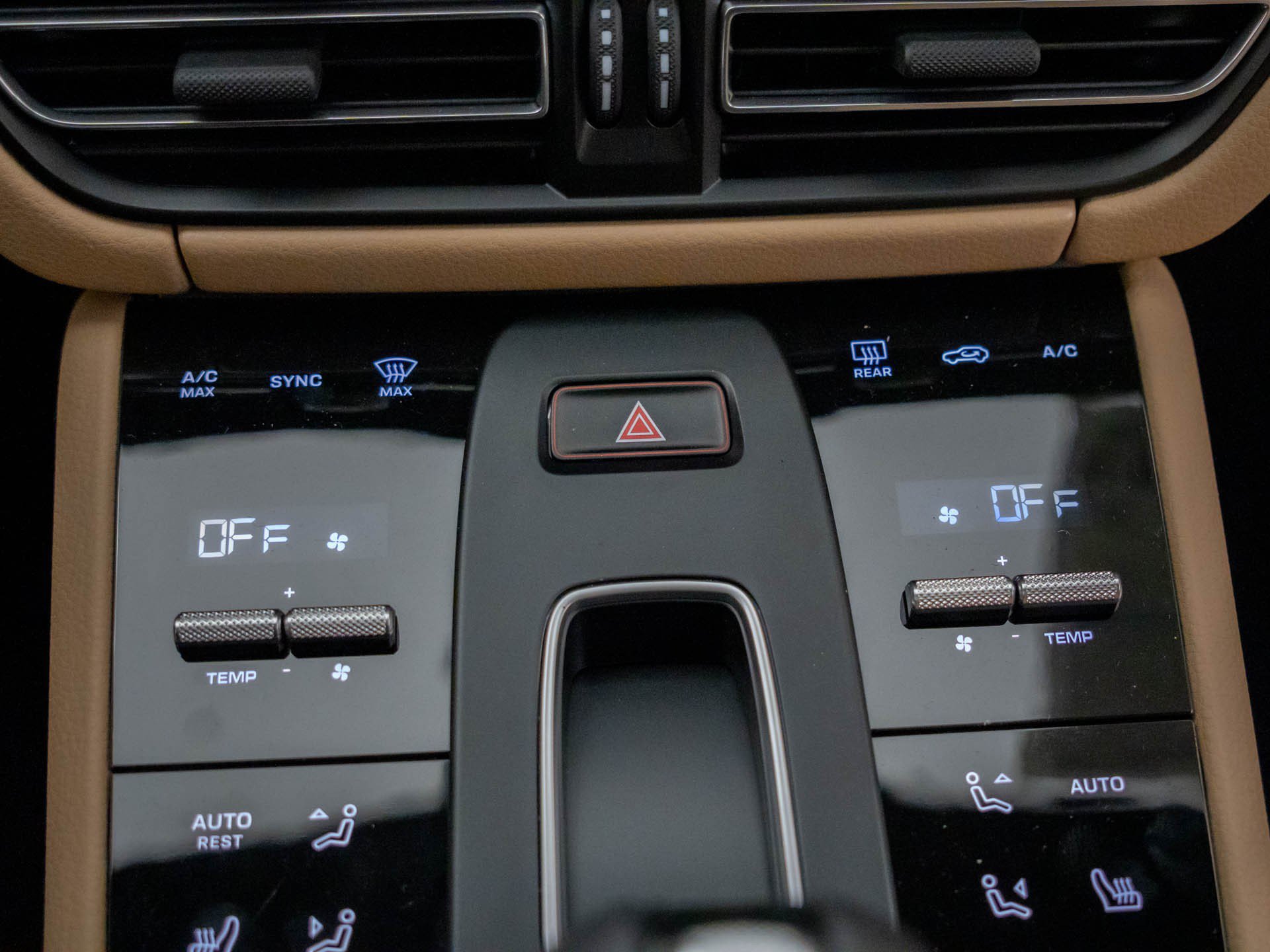 Certified 2026 Porsche Macan AWD/4WD image 28