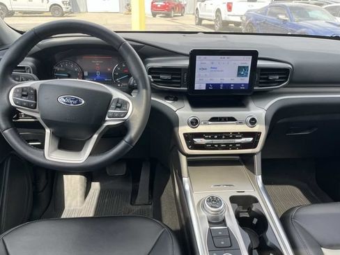 Used 2024 Ford Explorer XLT w/ Equipment Group 202A AWD/4WD image 18