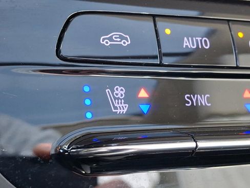 Used 2023 Buick Envision Avenir image 27