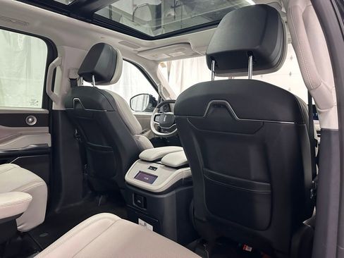 Used 2025 Lincoln Navigator Reserve image 58