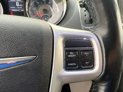 Used 2015 Chrysler Town & Country Touring-L w/ Driver Convenience Group FWD image 16