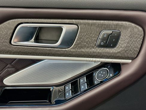 Used 2025 Ford Explorer Platinum w/ LUX Leather Package image 15