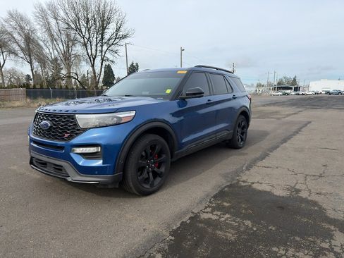 Used 2020 Ford Explorer ST w/ ST Street Pack image 4