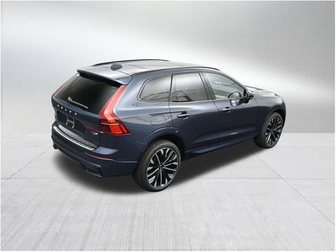New 2026 Volvo XC60 T8 Ultra w/ Protection Package Premier AWD/4WD image 17