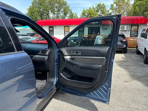 Used 2018 Ford Explorer XLT w/ Equipment Group 202A FWD image 22
