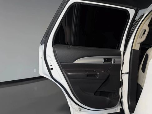 Used 2014 Lincoln MKX FWD w/ Equipment Group 101A image 18