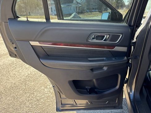 Used 2019 Ford Explorer Platinum image 20